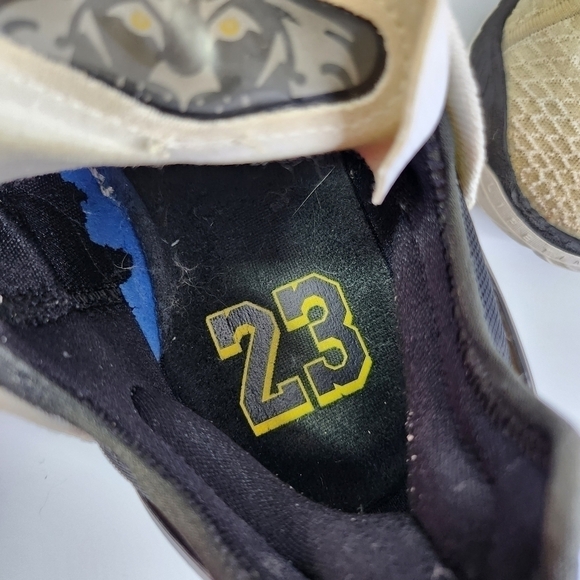 Nike LeBron XVIII 18 'Home' White Amarillo Black CQ9283-100 Men's Size 8.5 Shoes - Picture 6 of 16